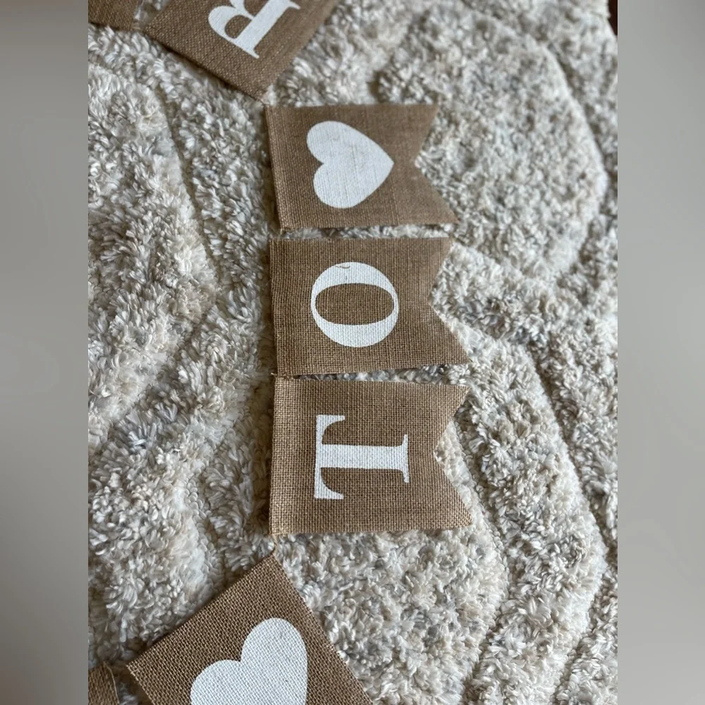 ⭐️Burlap Bride To Be Banner. Great condition Some string cut off on one side. - Picture 3 of 5